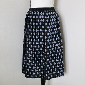 Black & Blue Repeating Diamond Print Micro-Pleat A-Line Skirt